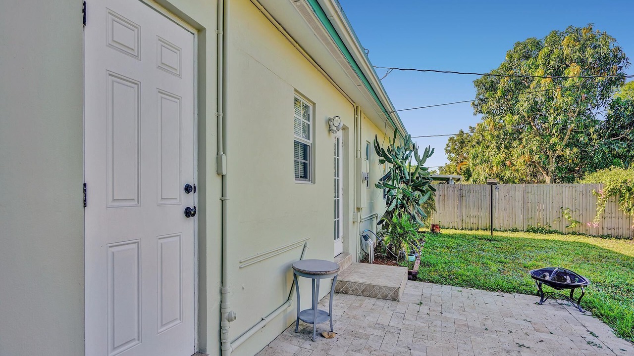 Photo of Patio Balcony in Middle River Terrace