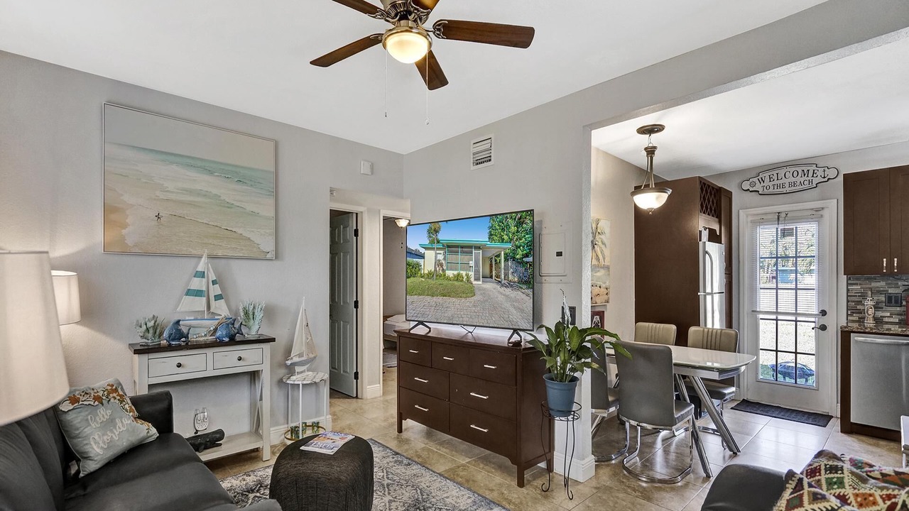 Photo of Livingroom in Middle River Terrace