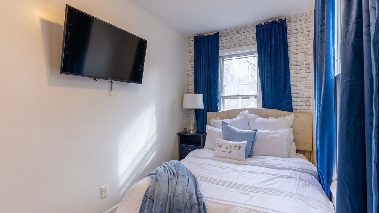 Photo of Bedroom in Forest Hill