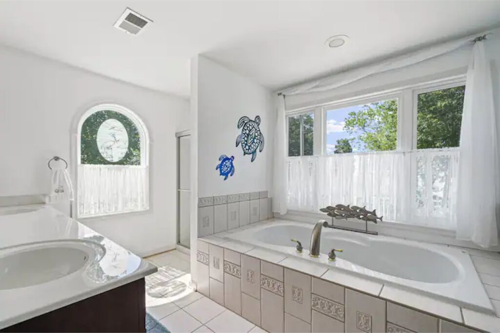 Photo of Bathroom in Cobb Island