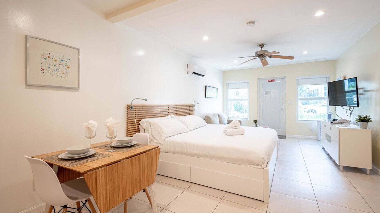 Photo of Bedroom in Hollywood South Central Beach