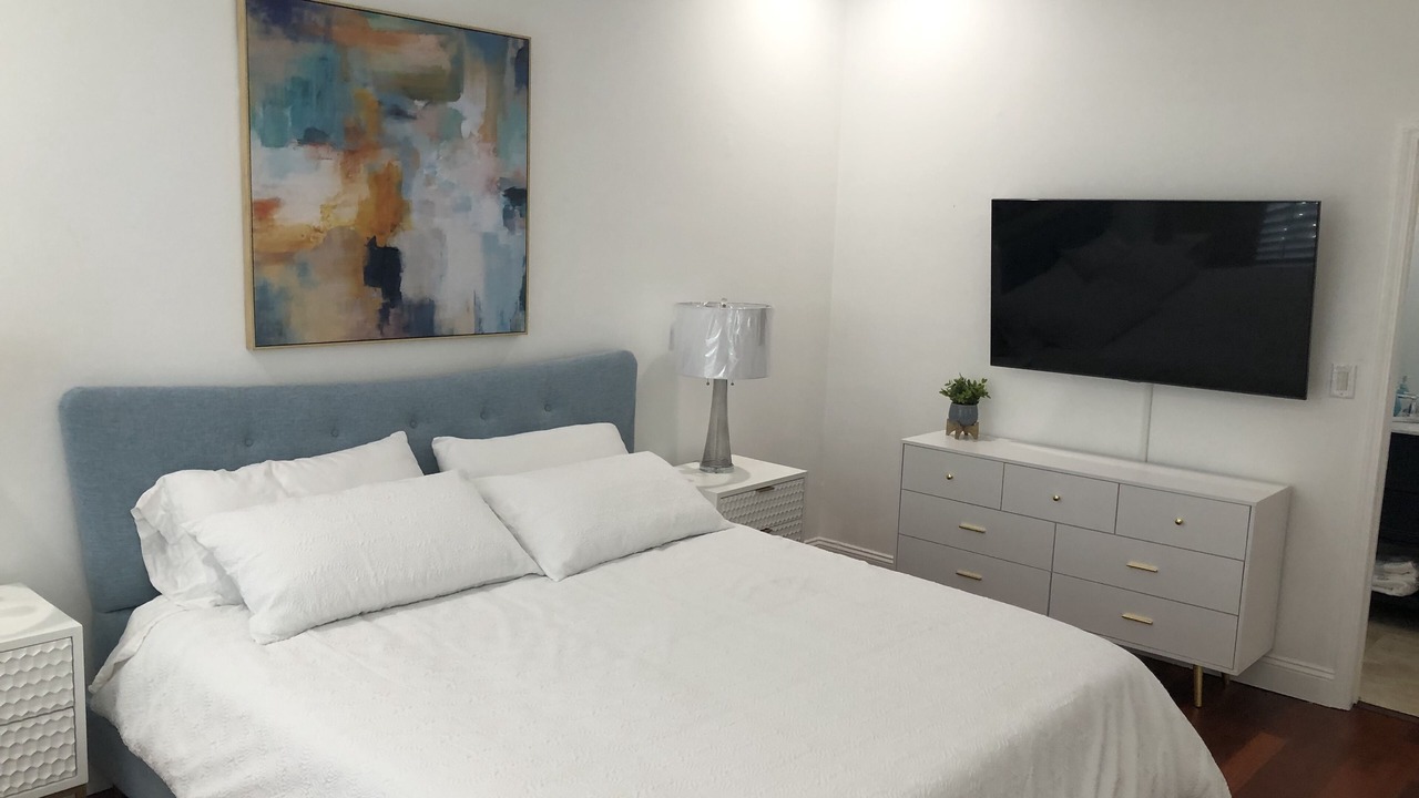 Photo of Bedroom in Pico - Robertson