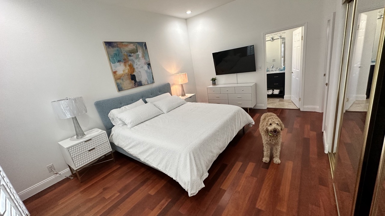 Photo of Bedroom in Pico - Robertson