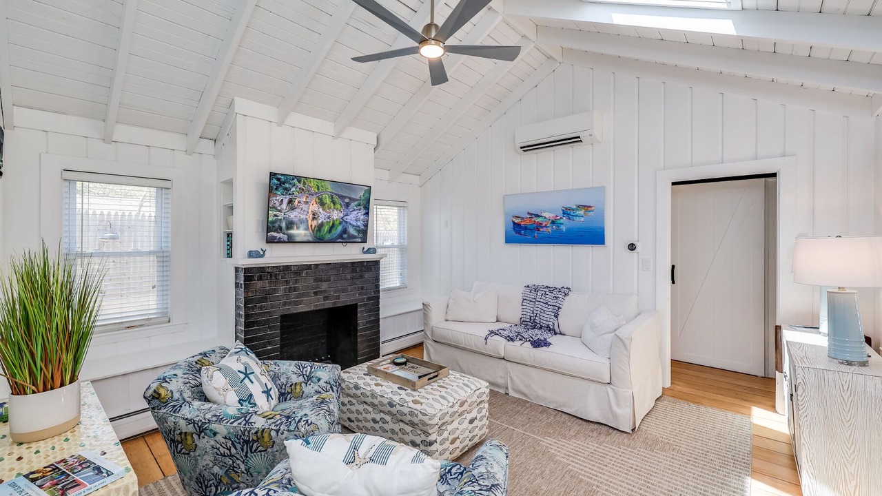 Photo of Livingroom in Northwest Harwich
