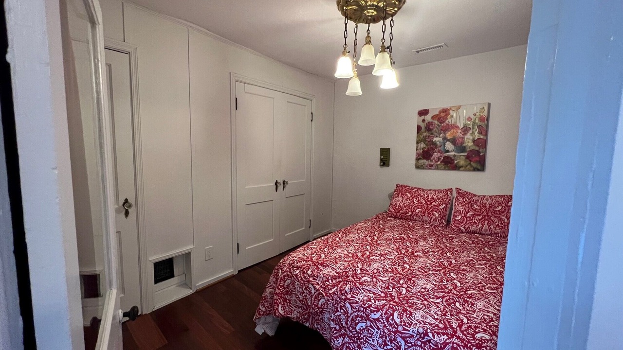 Photo of Bedroom in Historic District