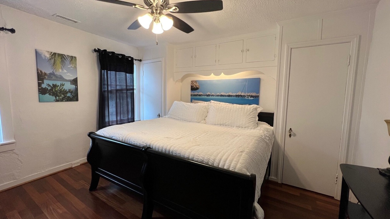 Photo of Bedroom in Historic District