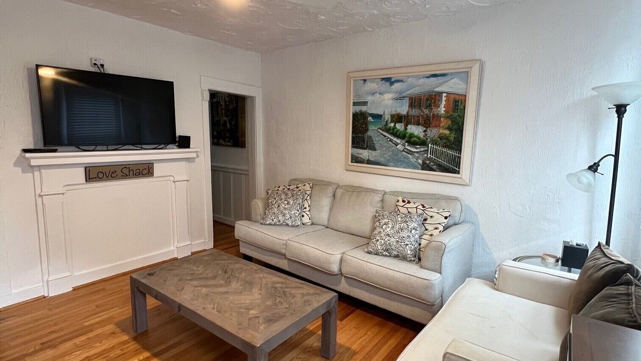 Photo of Livingroom in Historic District