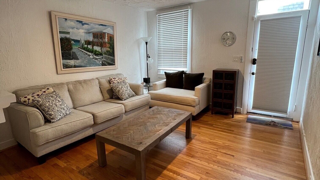 Photo of Livingroom in Historic District