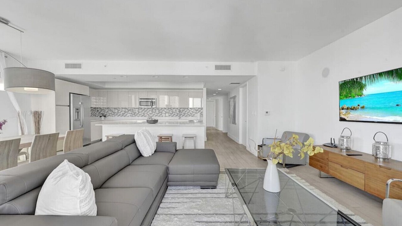 Photo of Livingroom in Hallandale Beach