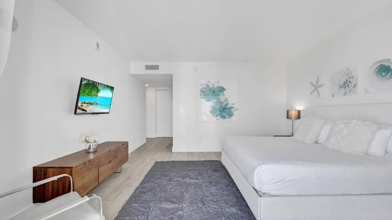 Photo of Bedroom in Hallandale Beach