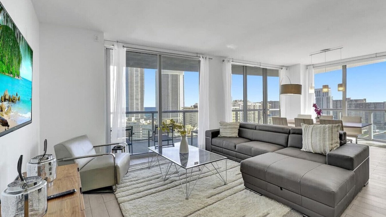 Photo of Livingroom in Hallandale Beach