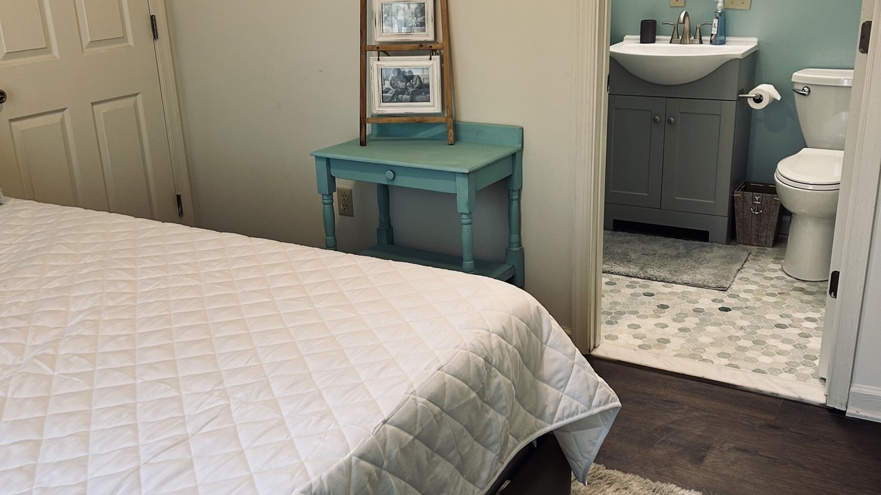 Photo of Bedroom in Cedar Neck