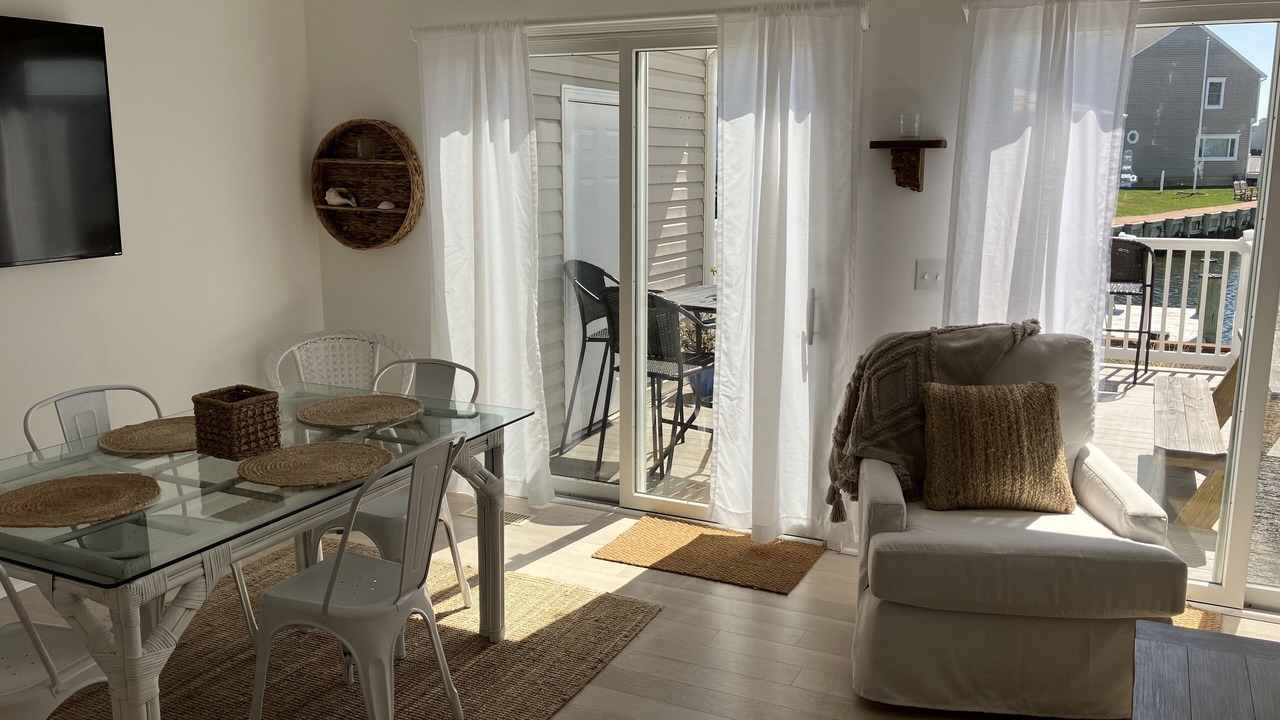 Photo of Livingroom in Caine Woods
