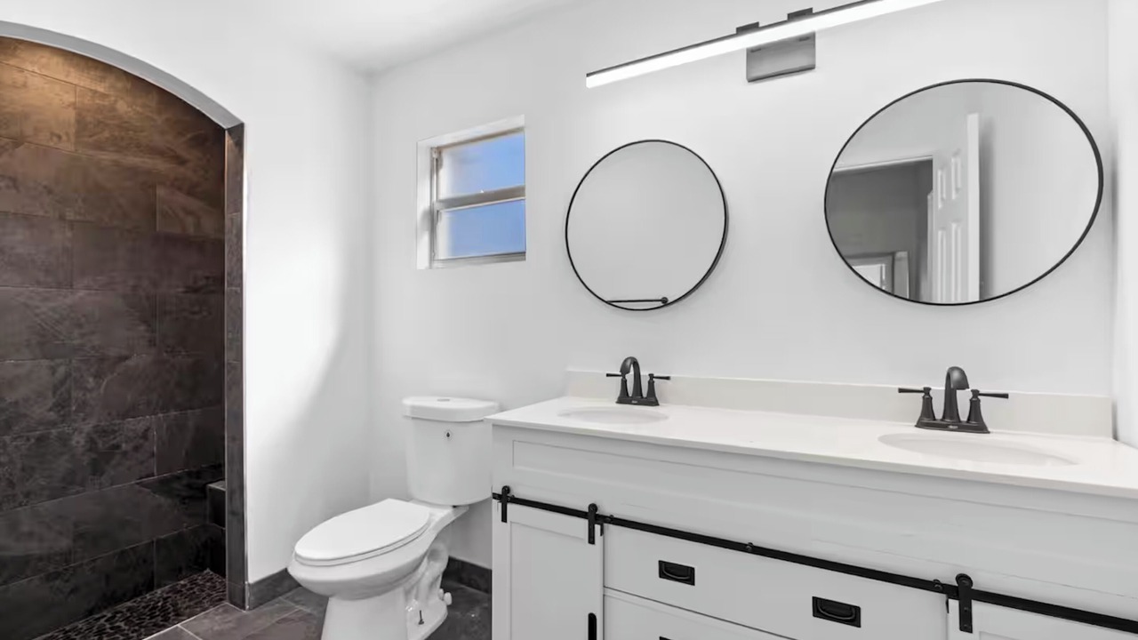 Photo of Bathroom in Tropic Palms