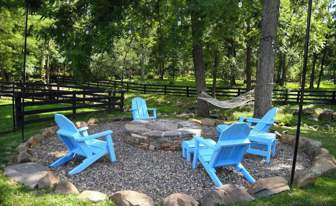 Photo of Outdoor in Round Hill