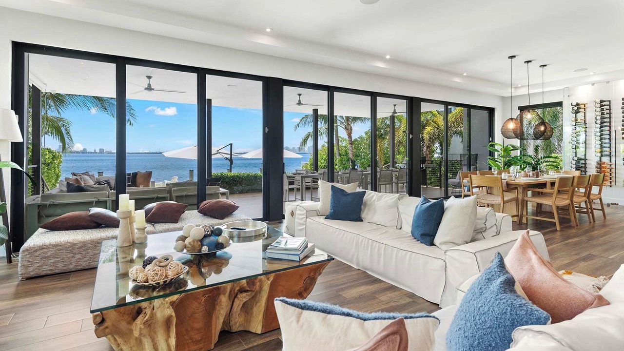 Photo of Livingroom in North Bay Village