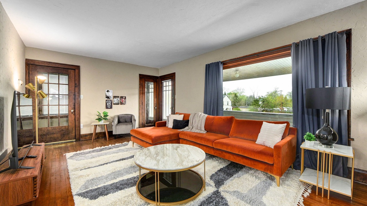 Photo of Livingroom in Cleveland