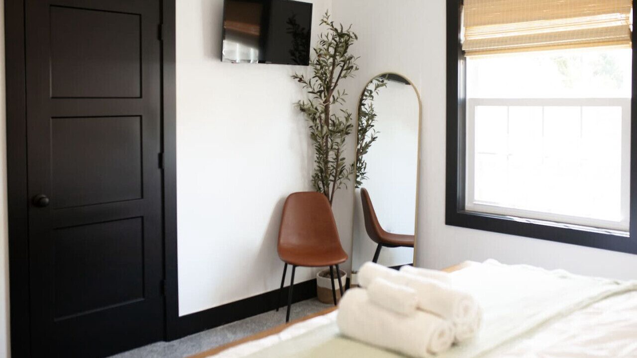 Photo of Bedroom in George Haywood's Lakefront