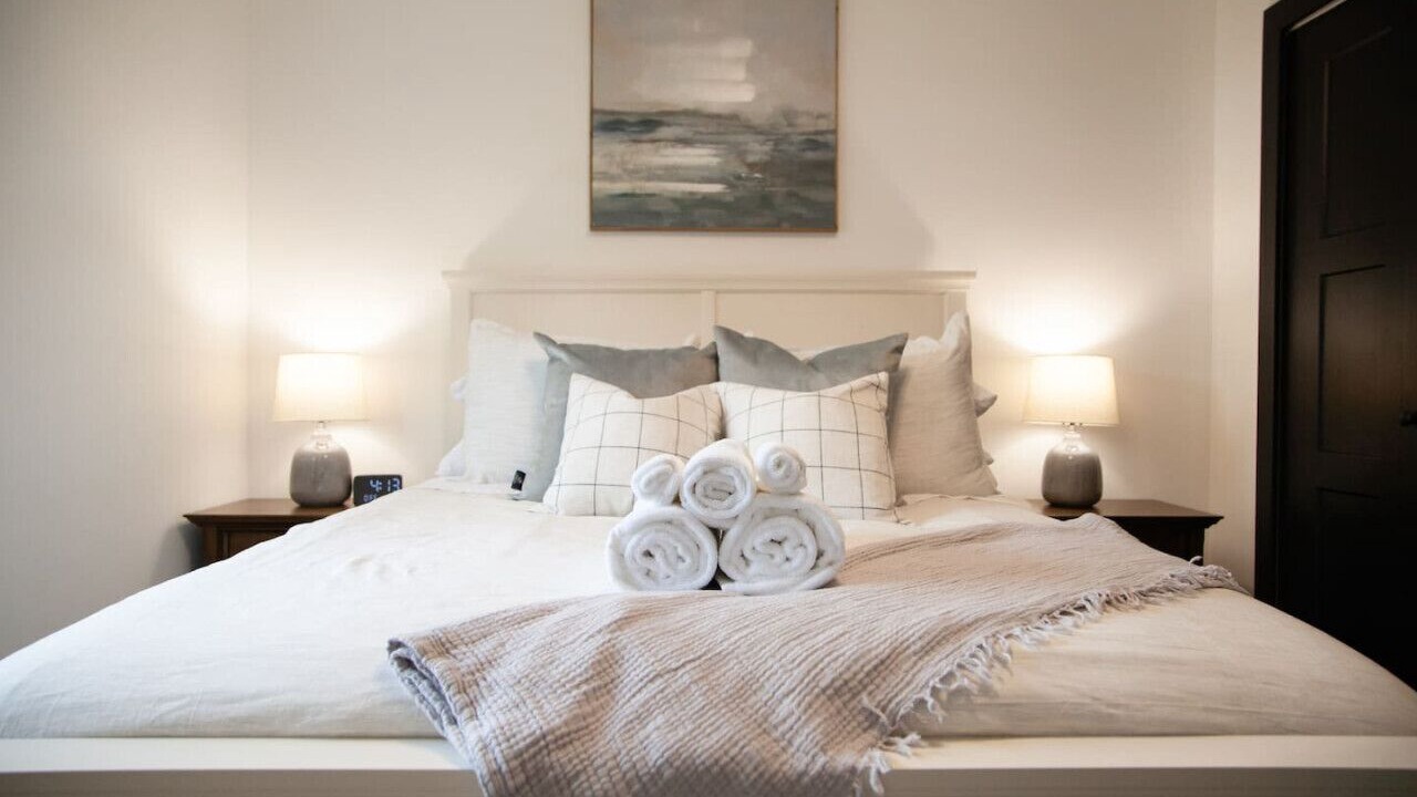 Photo of Bedroom in George Haywood's Lakefront
