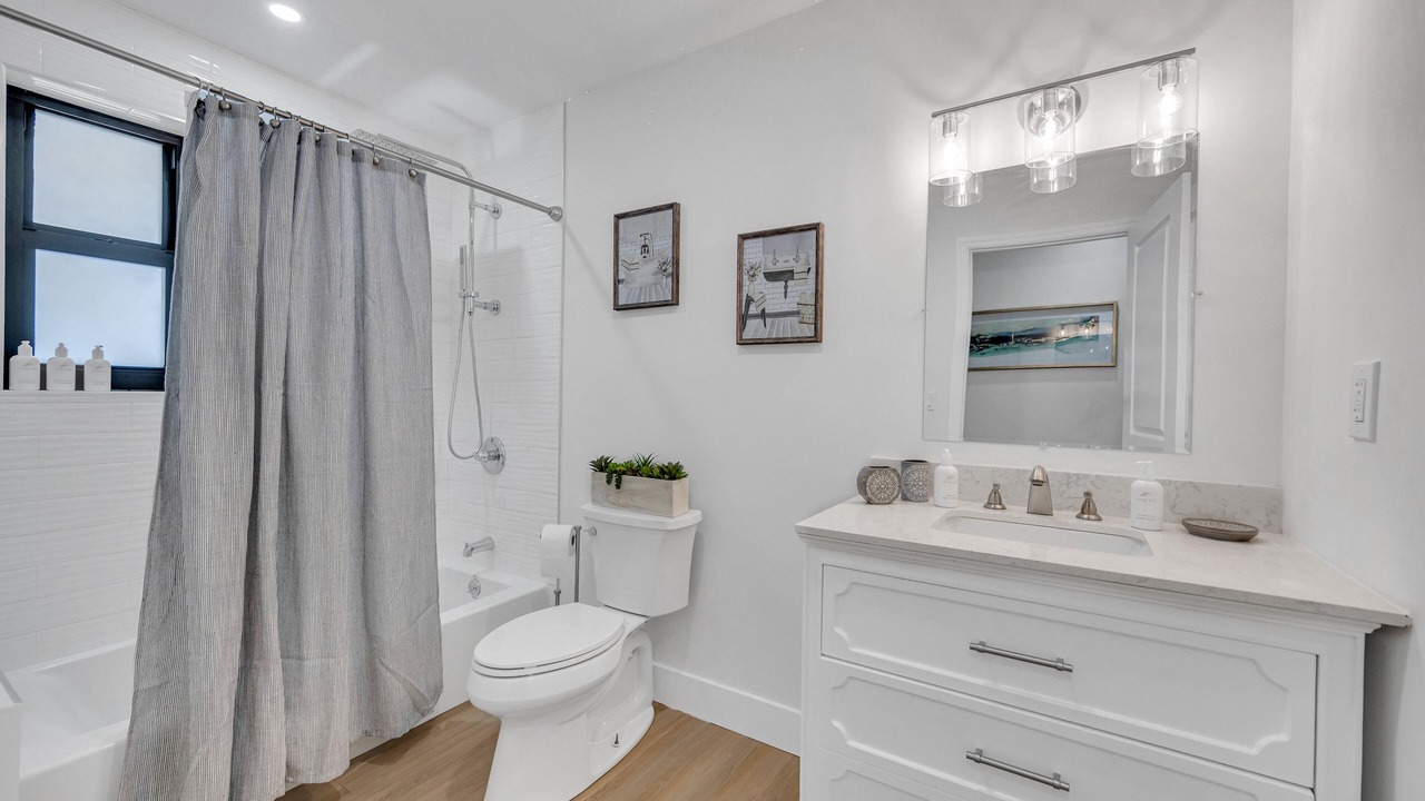 Photo of Bathroom in Bermuda Riviera