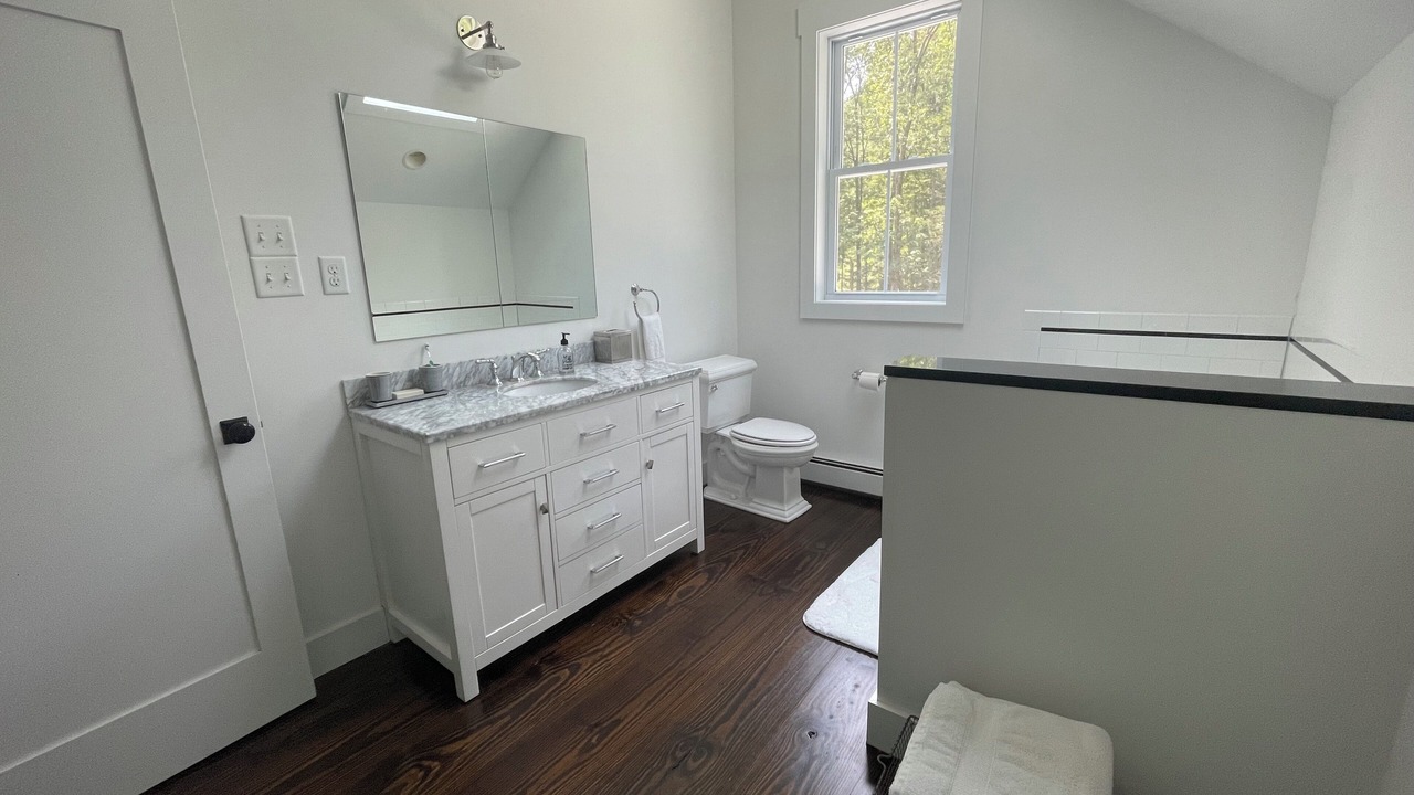 Photo of Bathroom in Town of Olive