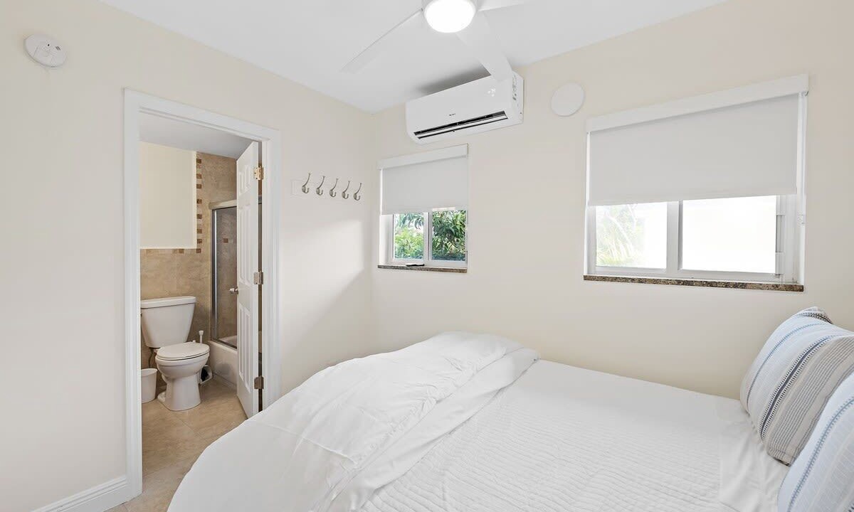 Photo of Bedroom in Lauderdale-by-the-Sea