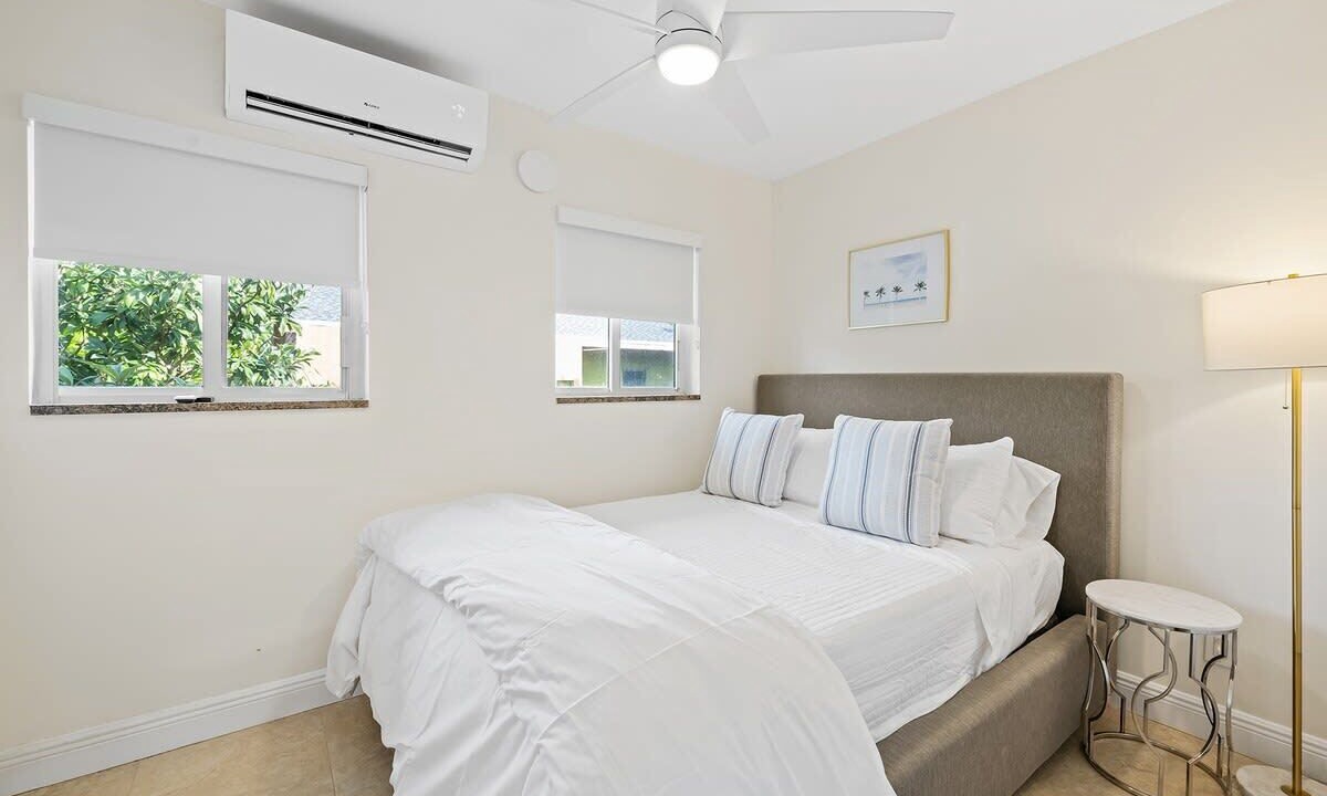 Photo of Bedroom in Lauderdale-by-the-Sea