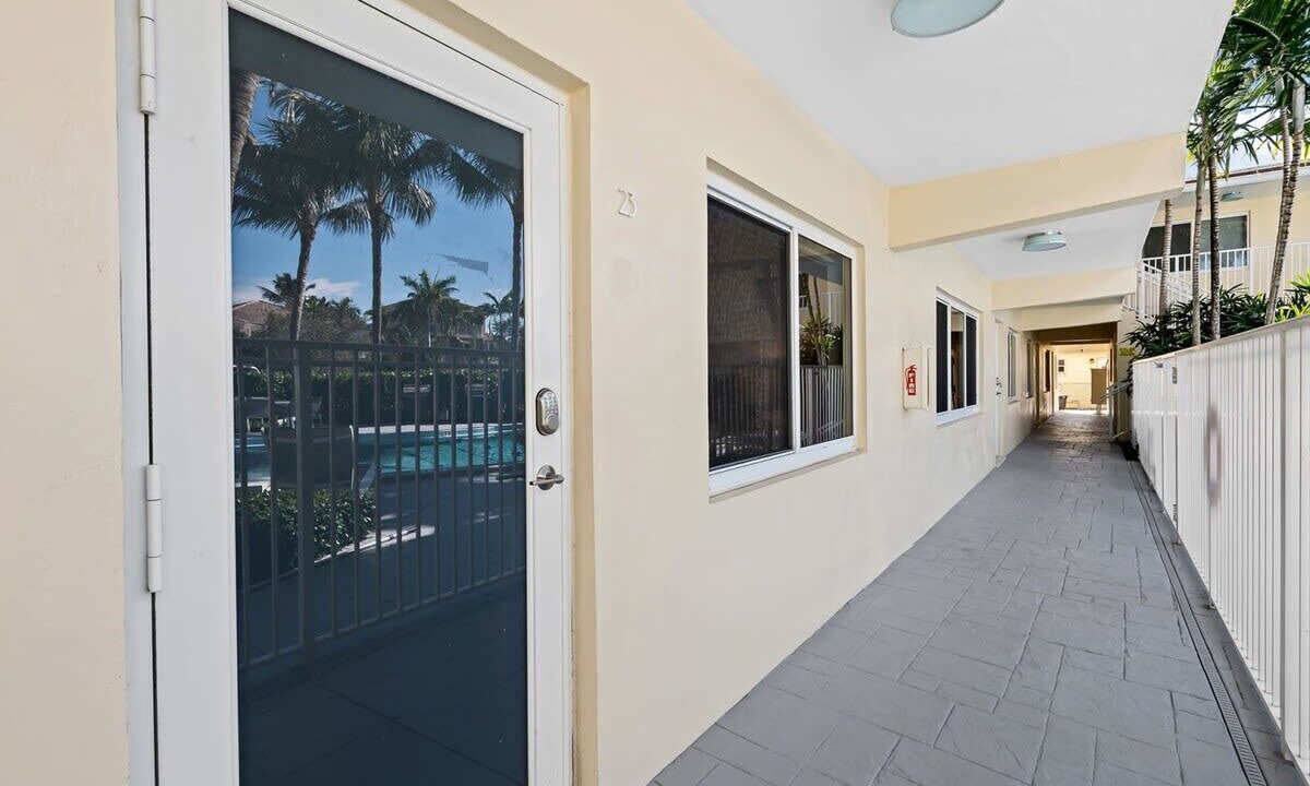 Photo of Patio Balcony in Lauderdale-by-the-Sea