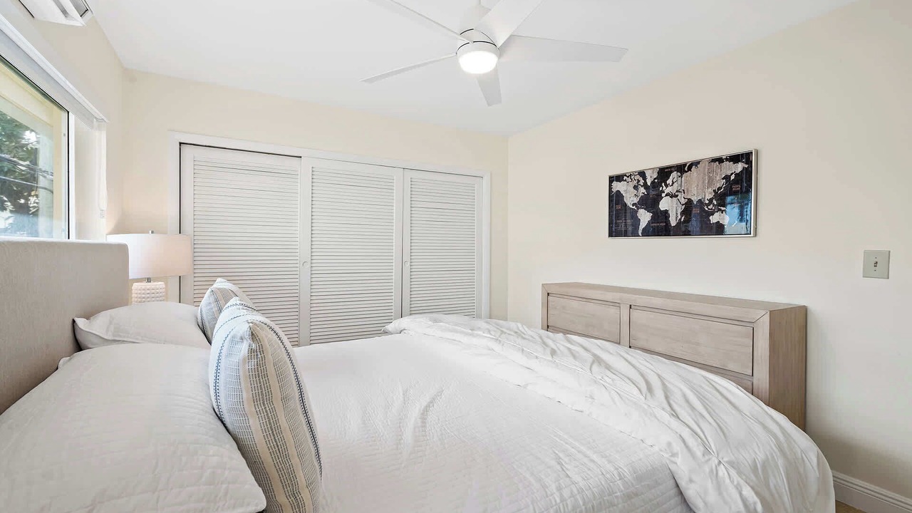 Photo of Bedroom in Lauderdale-by-the-Sea
