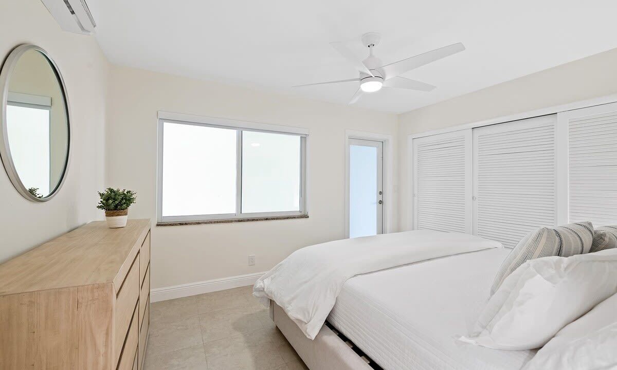 Photo of Bedroom in Lauderdale-by-the-Sea