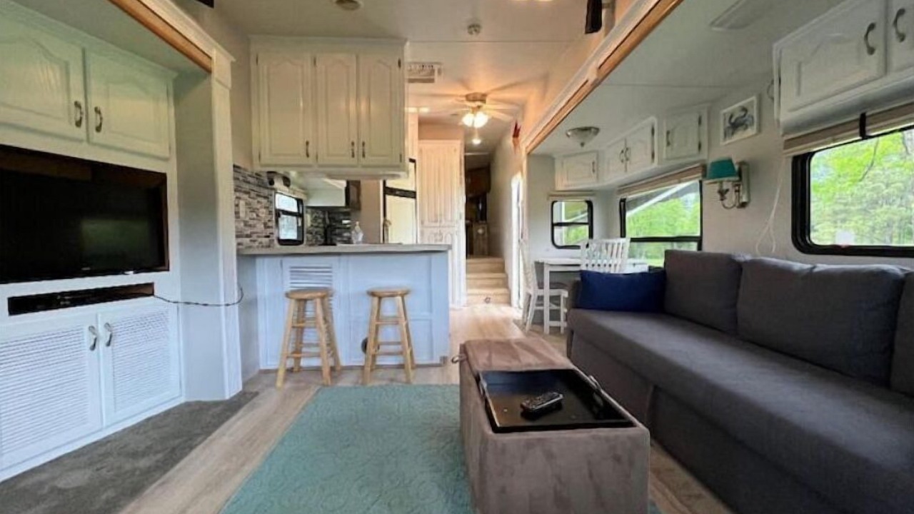 Photo of Livingroom in Abell
