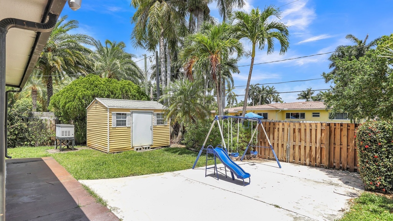 Photo of Outdoor in Hollywood Lakes