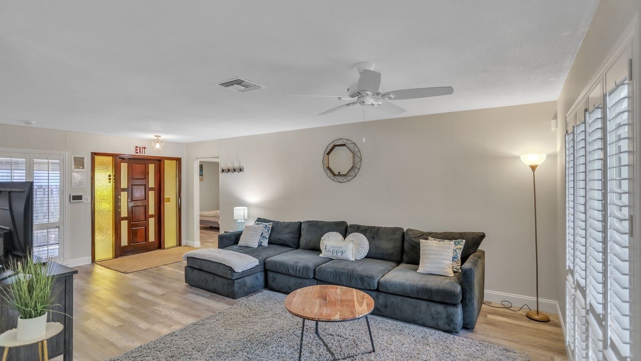 Photo of Bedroom in Hollywood Lakes
