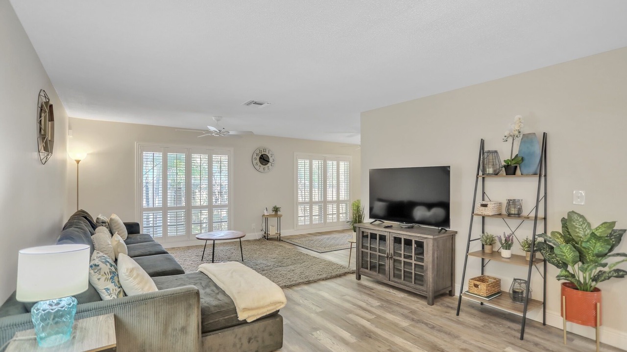 Photo of Bedroom in Hollywood Lakes