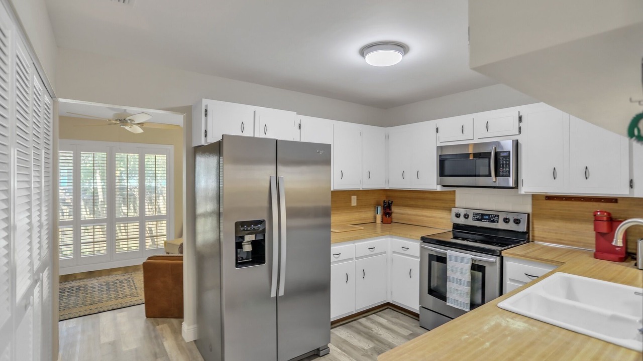 Photo of Kitchen in Hollywood Lakes