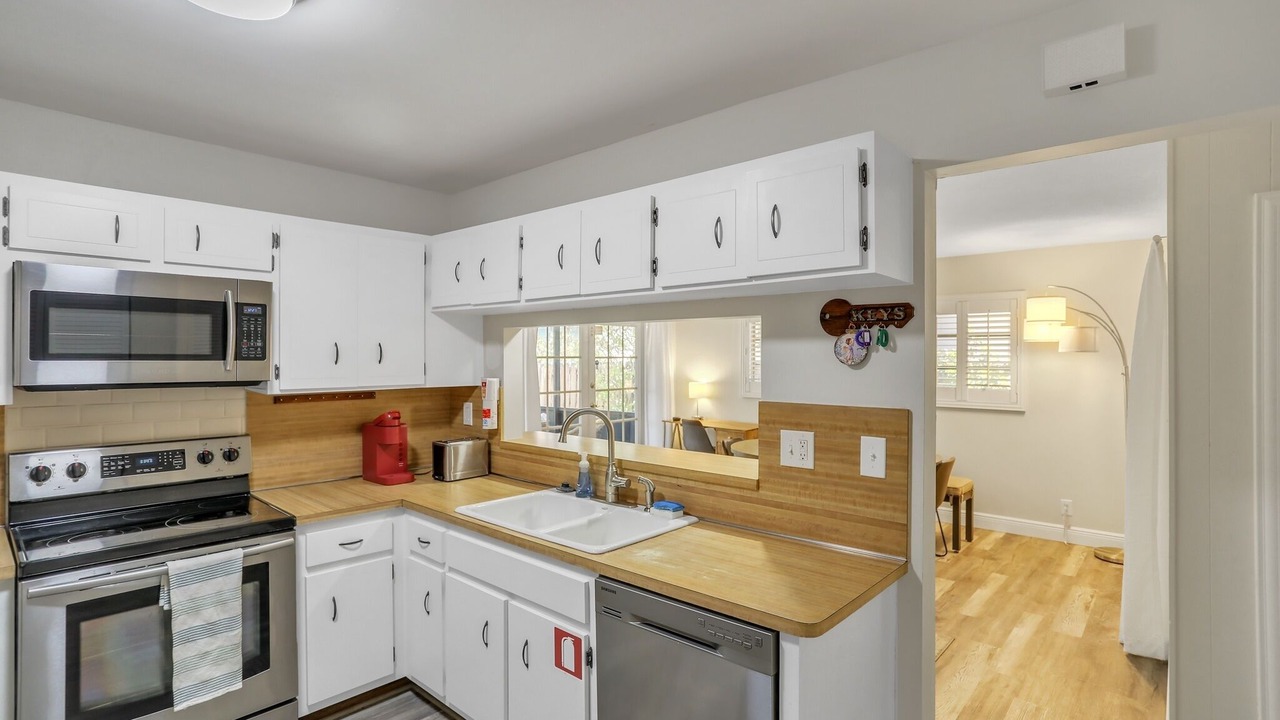 Photo of Kitchen in Hollywood Lakes