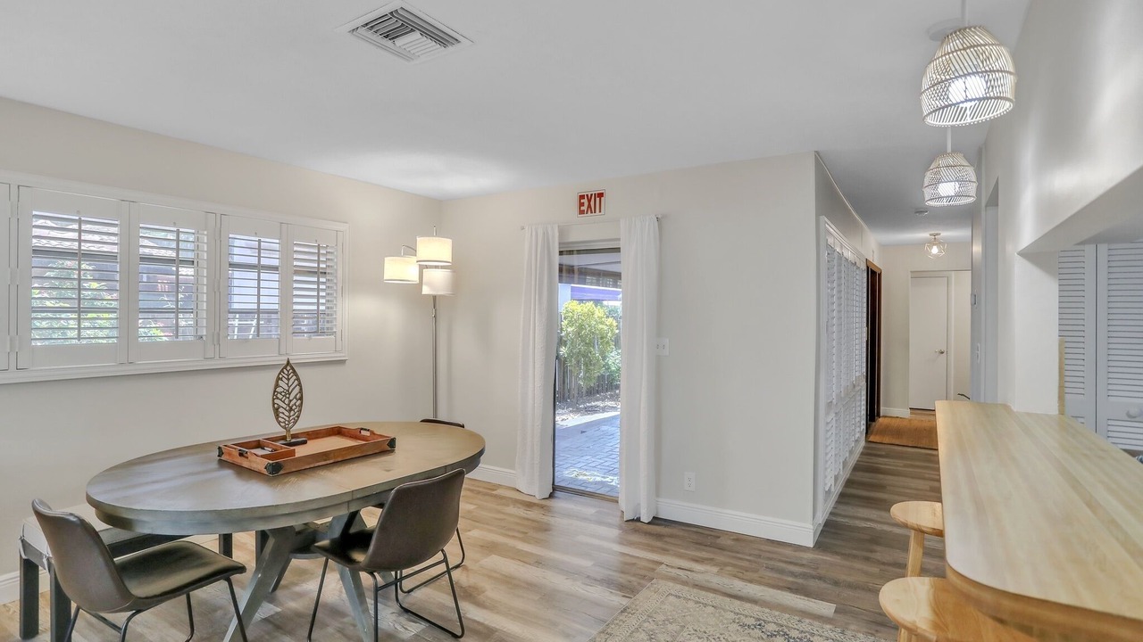 Photo of Bedroom in Hollywood Lakes
