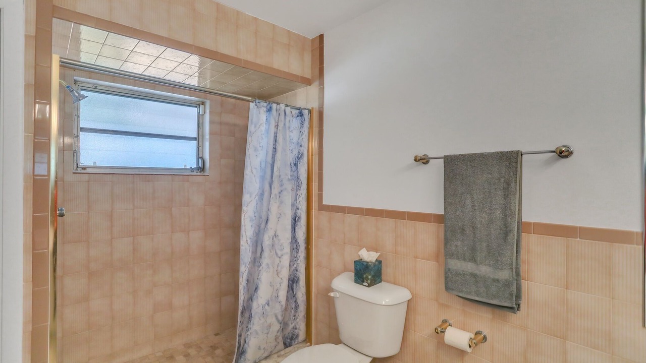 Photo of Bathroom in Hollywood Lakes