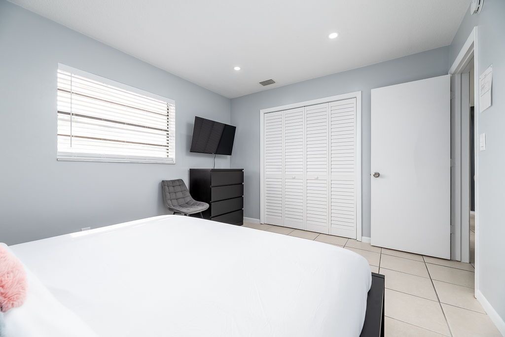 Photo of Bedroom in Lauderdale-by-the-Sea