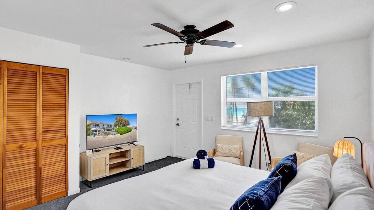 Photo of Bedroom in Hollywood South Central Beach