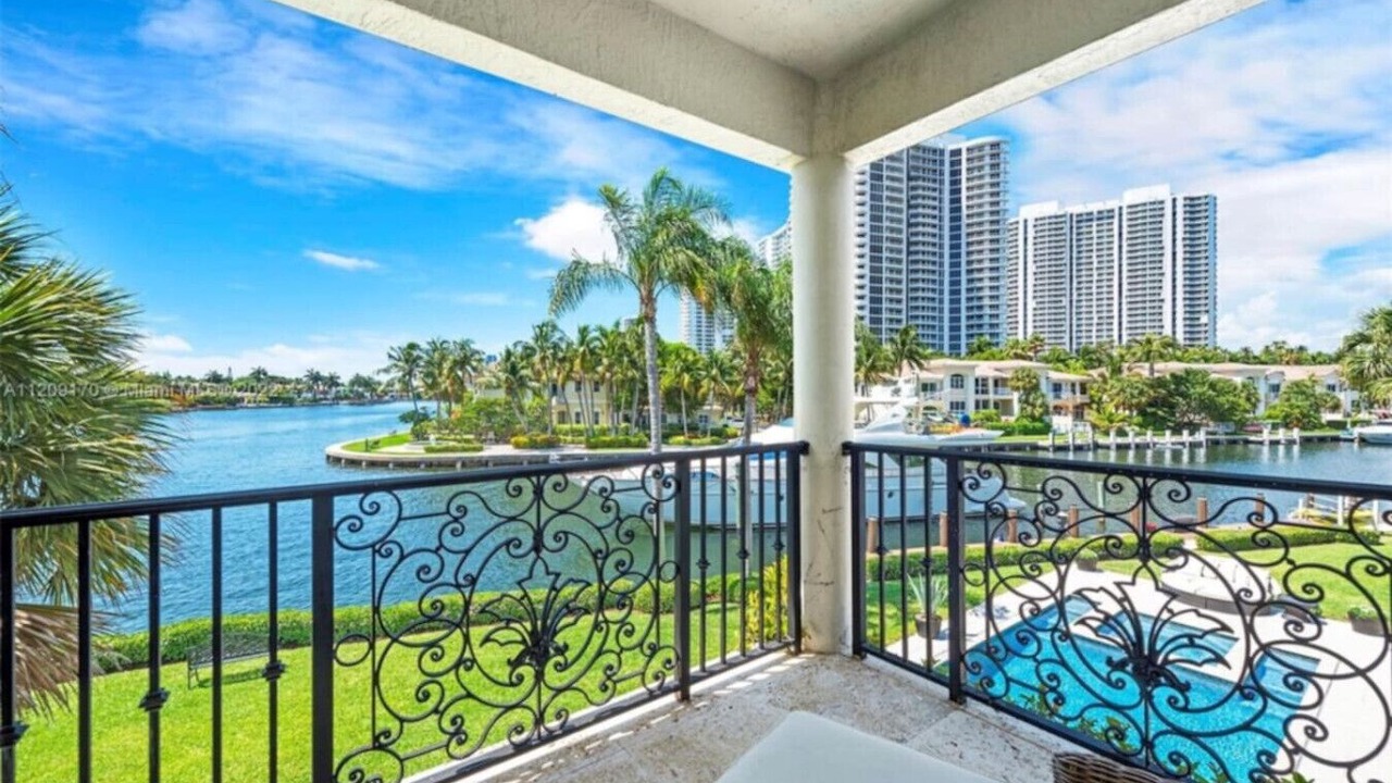 Photo of Outdoor in Hallandale Beach