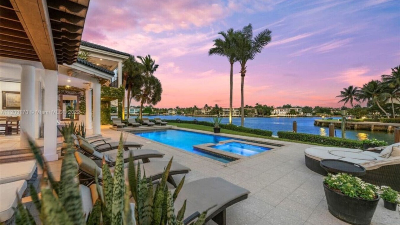 Photo of Outdoor in Hallandale Beach