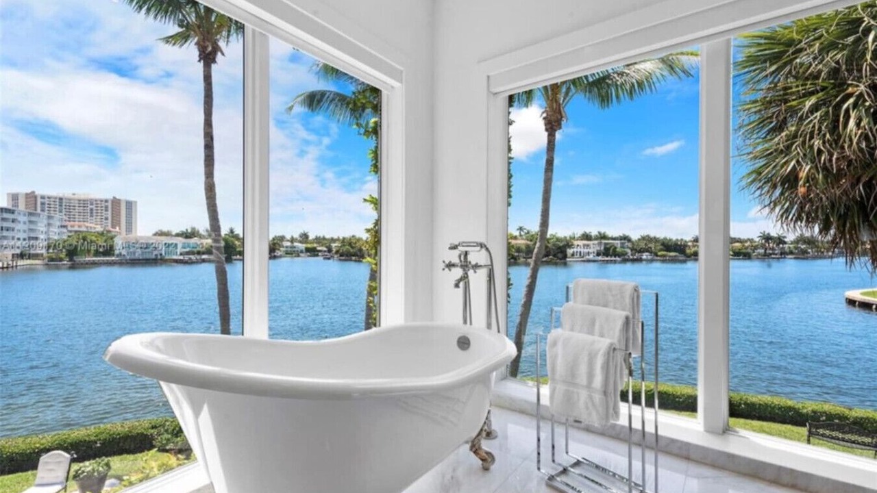 Photo of Bathroom in Hallandale Beach