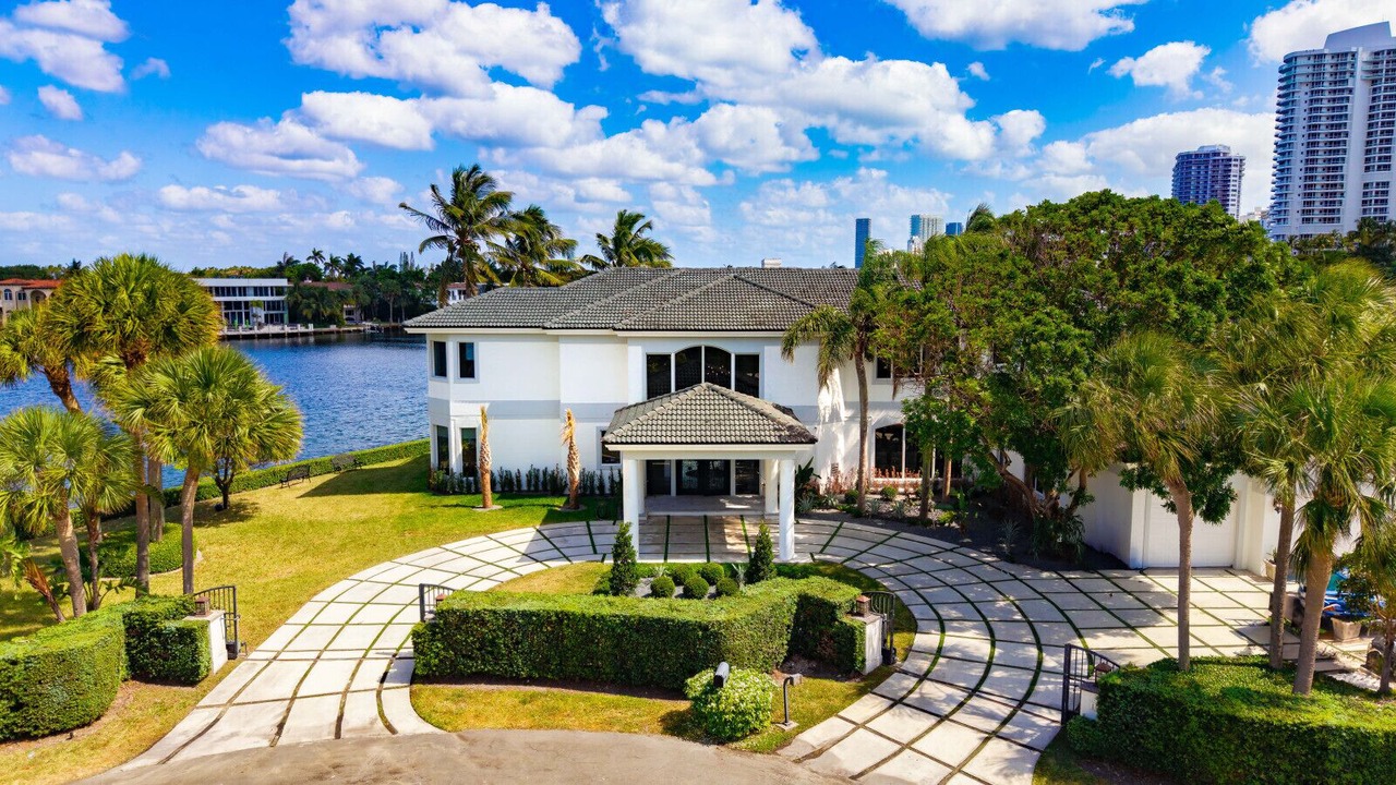 Photo of Outdoor in Hallandale Beach