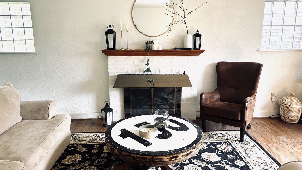 Photo of Livingroom in State College