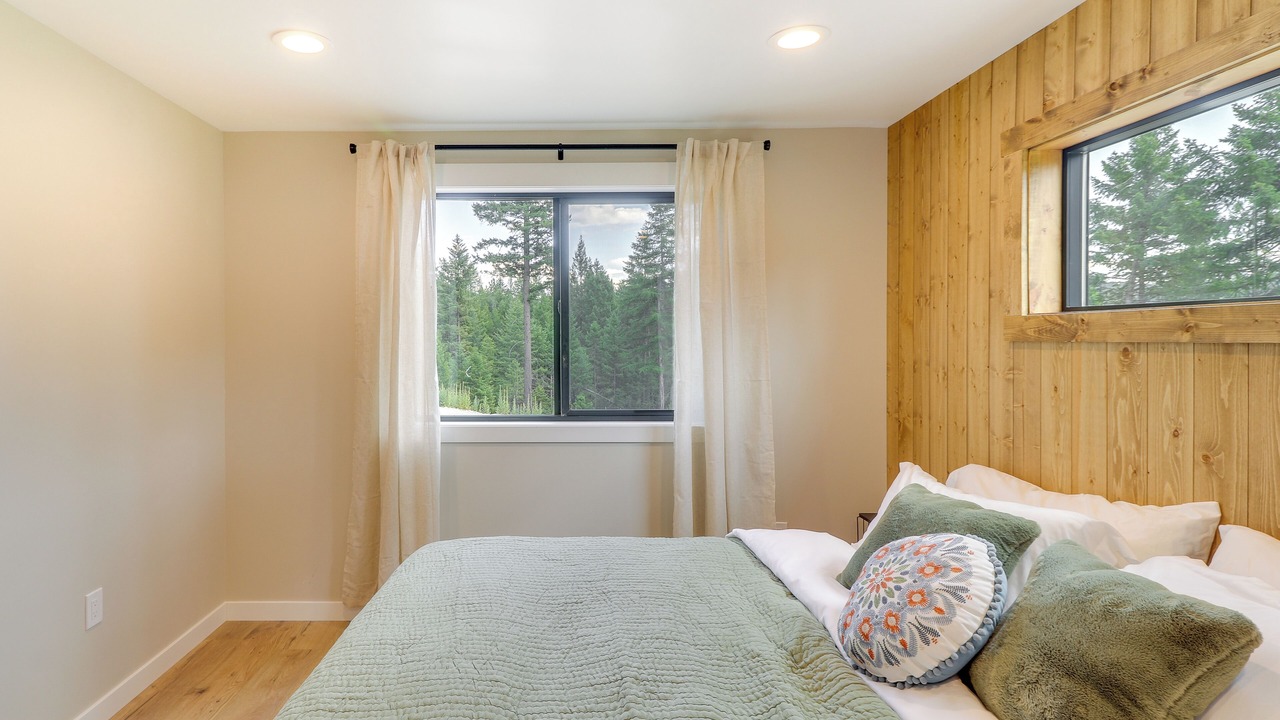 Photo of Bedroom in Lakeside