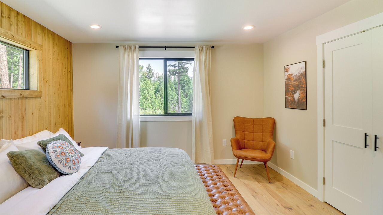 Photo of Bedroom in Lakeside