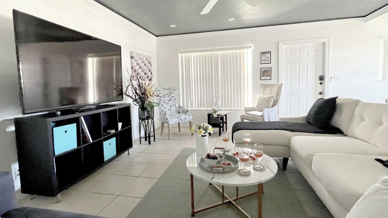 Photo of Livingroom in North Andrews Gardens