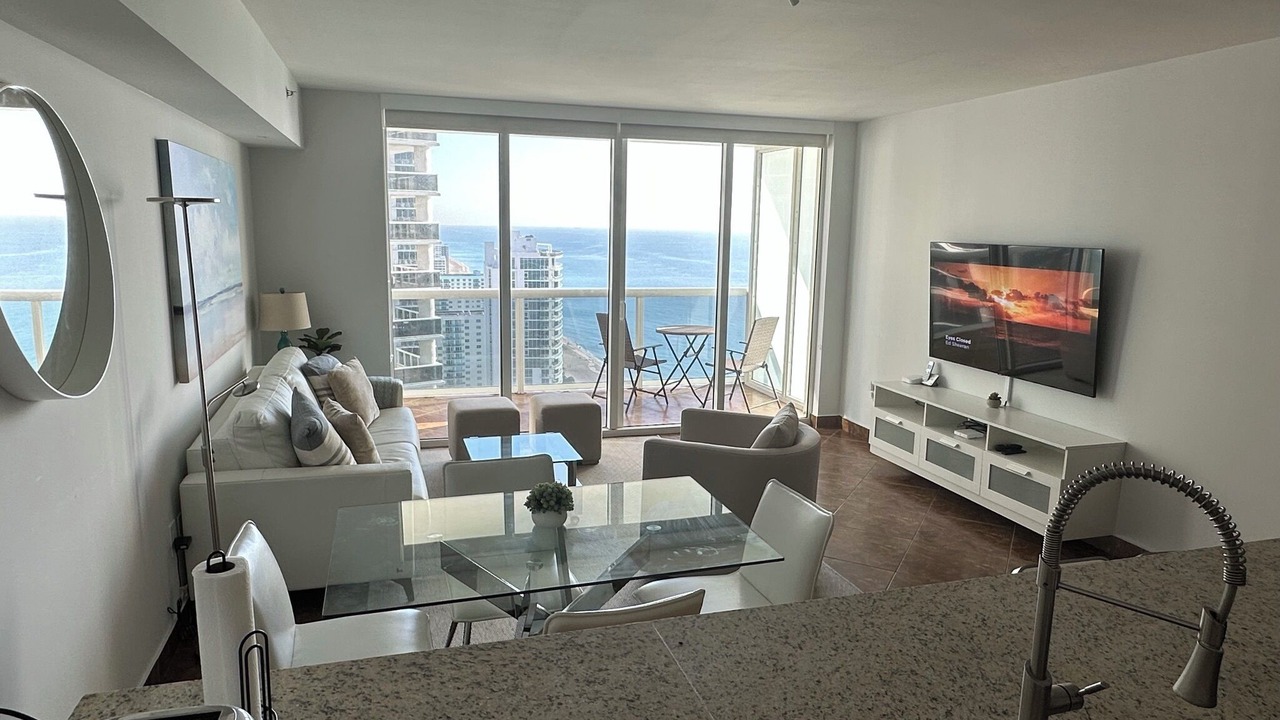 Photo of Livingroom in Hallandale Beach