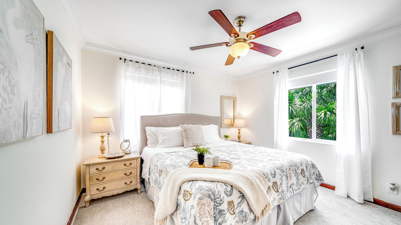 Photo of Bedroom in Lauderdale Beach
